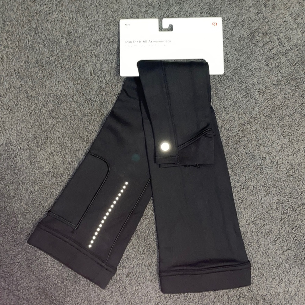 NWT Lululemon RUN For It All ARMWARMERS Size M/L Black